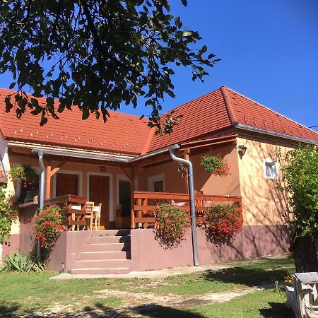 Liliom Vendeghaz Hotel Bakonybel Bagian luar foto